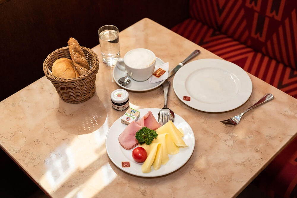 Frühstücken im Kaffeehaus - Conditorei Sluka